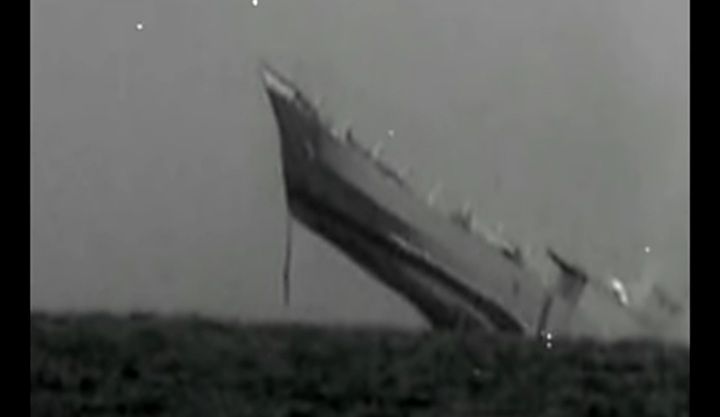 Setelah terlibat pertempuran tak berimbang  kri mavan tutul akhirnya tenggelam/foto ilistrasi tanhkap layar dari ,kanal youtube @ tni angkatan laut